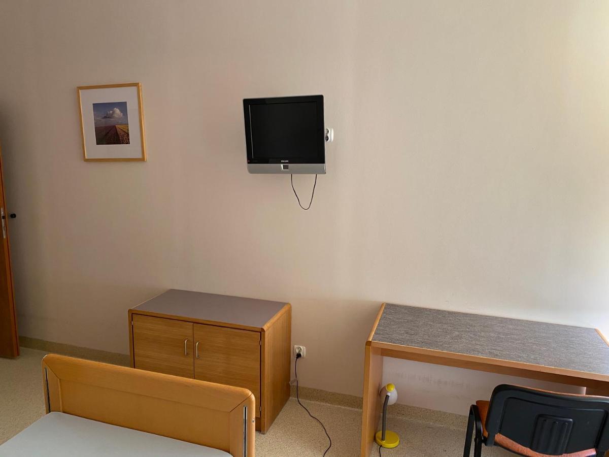 Dom Opieki Nestor Hotel Варшава Екстериор снимка