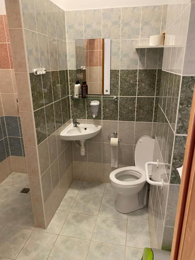 Dom Opieki Nestor Hotel Варшава Екстериор снимка