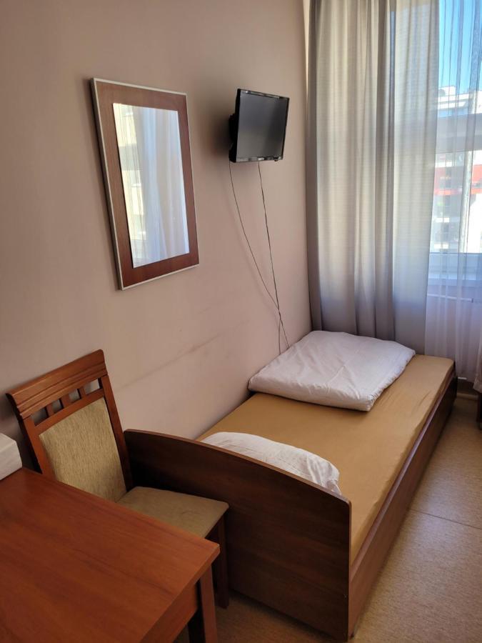 Dom Opieki Nestor Hotel Варшава Екстериор снимка