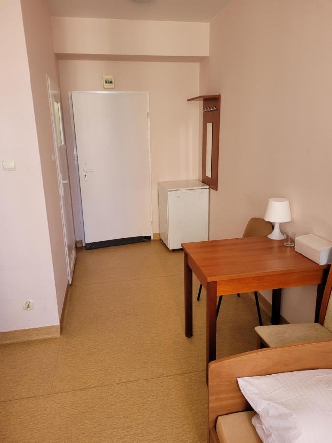 Dom Opieki Nestor Hotel Варшава Екстериор снимка