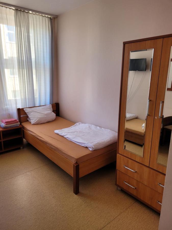 Dom Opieki Nestor Hotel Варшава Екстериор снимка